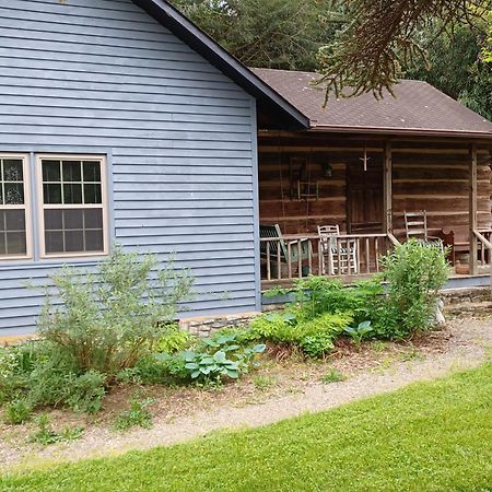 Restored1850S Log Cabin, With Gazebo And Gardens! 1 Mile To Downtown Weaverville Exterior foto