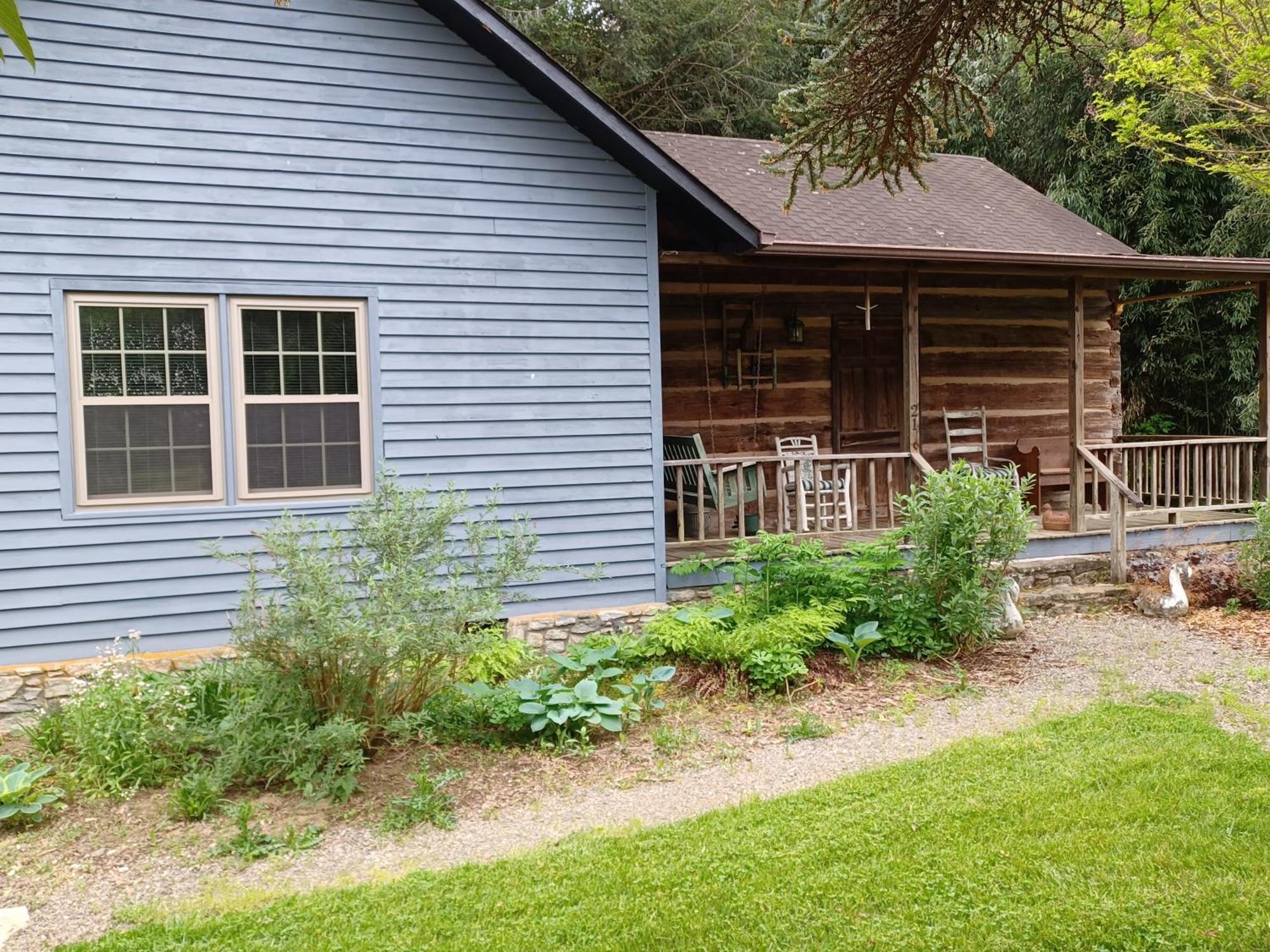 Restored1850S Log Cabin, With Gazebo And Gardens! 1 Mile To Downtown Weaverville Exterior foto