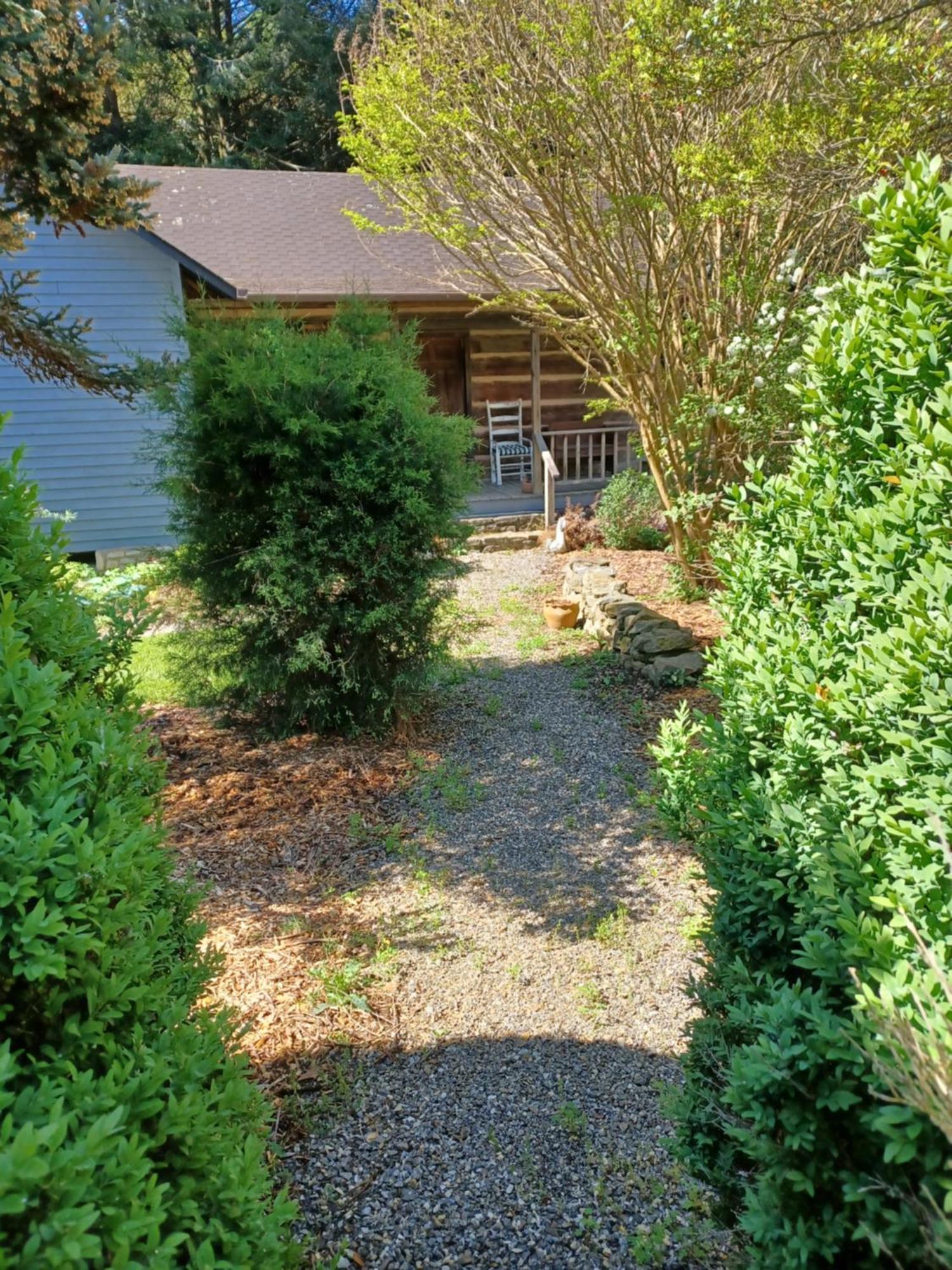 Restored1850S Log Cabin, With Gazebo And Gardens! 1 Mile To Downtown Weaverville Exterior foto