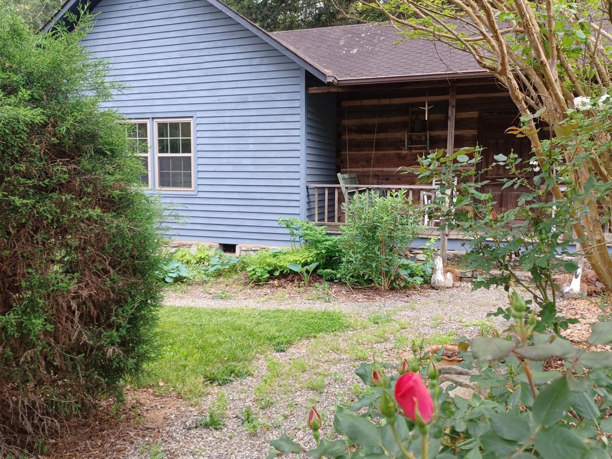 Restored1850S Log Cabin, With Gazebo And Gardens! 1 Mile To Downtown Weaverville Exterior foto