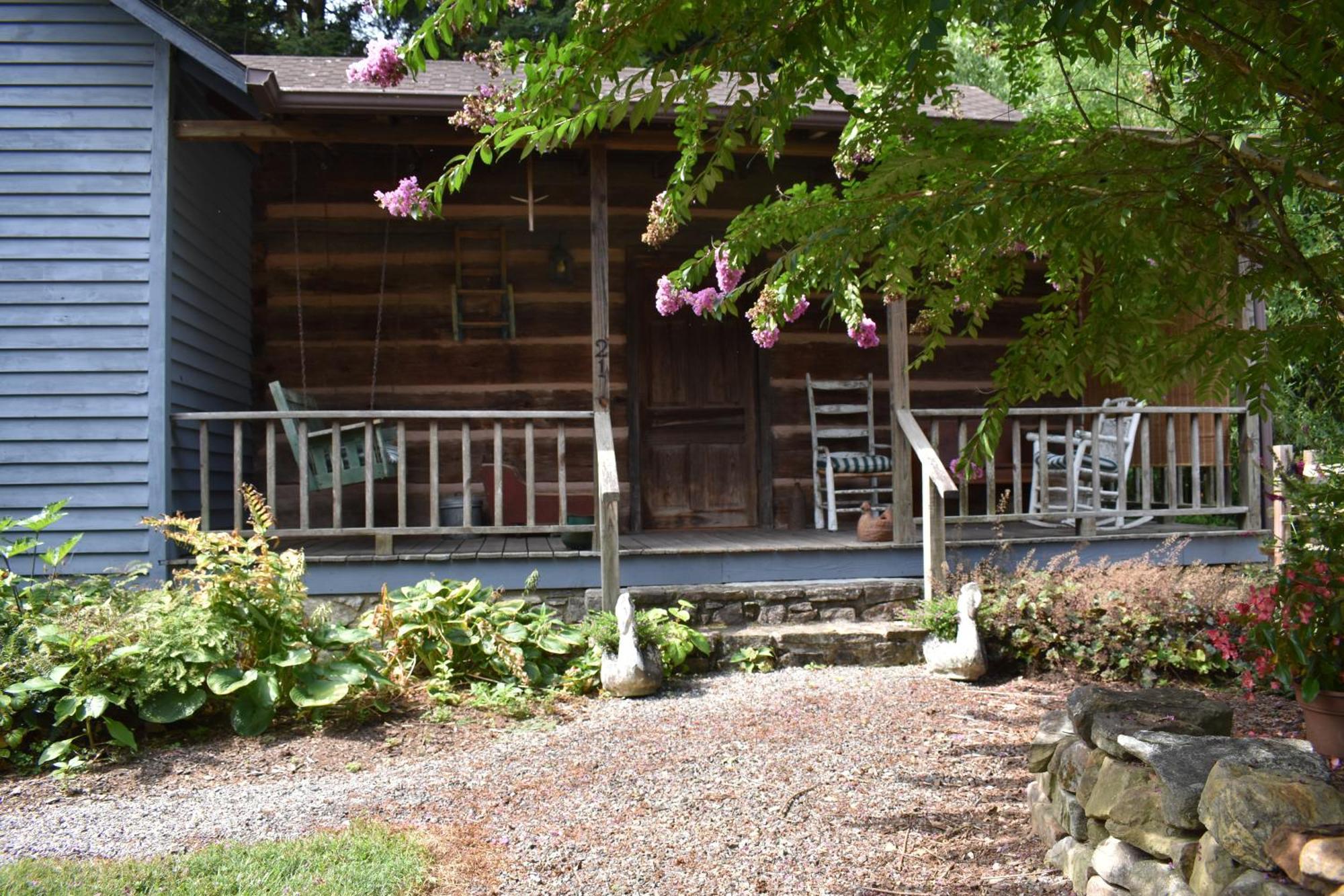 Restored1850S Log Cabin, With Gazebo And Gardens! 1 Mile To Downtown Weaverville Exterior foto