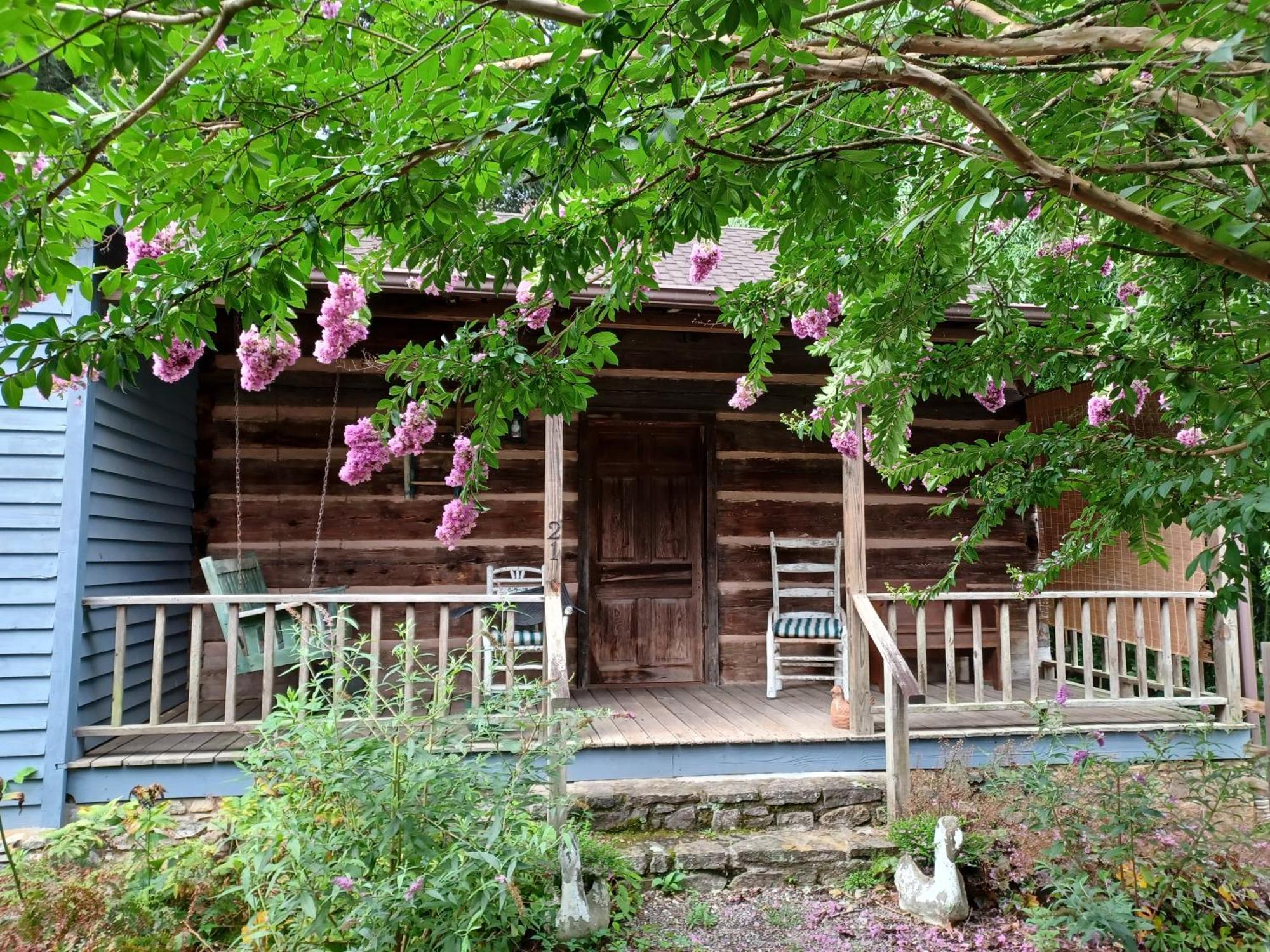 Restored1850S Log Cabin, With Gazebo And Gardens! 1 Mile To Downtown Weaverville Exterior foto